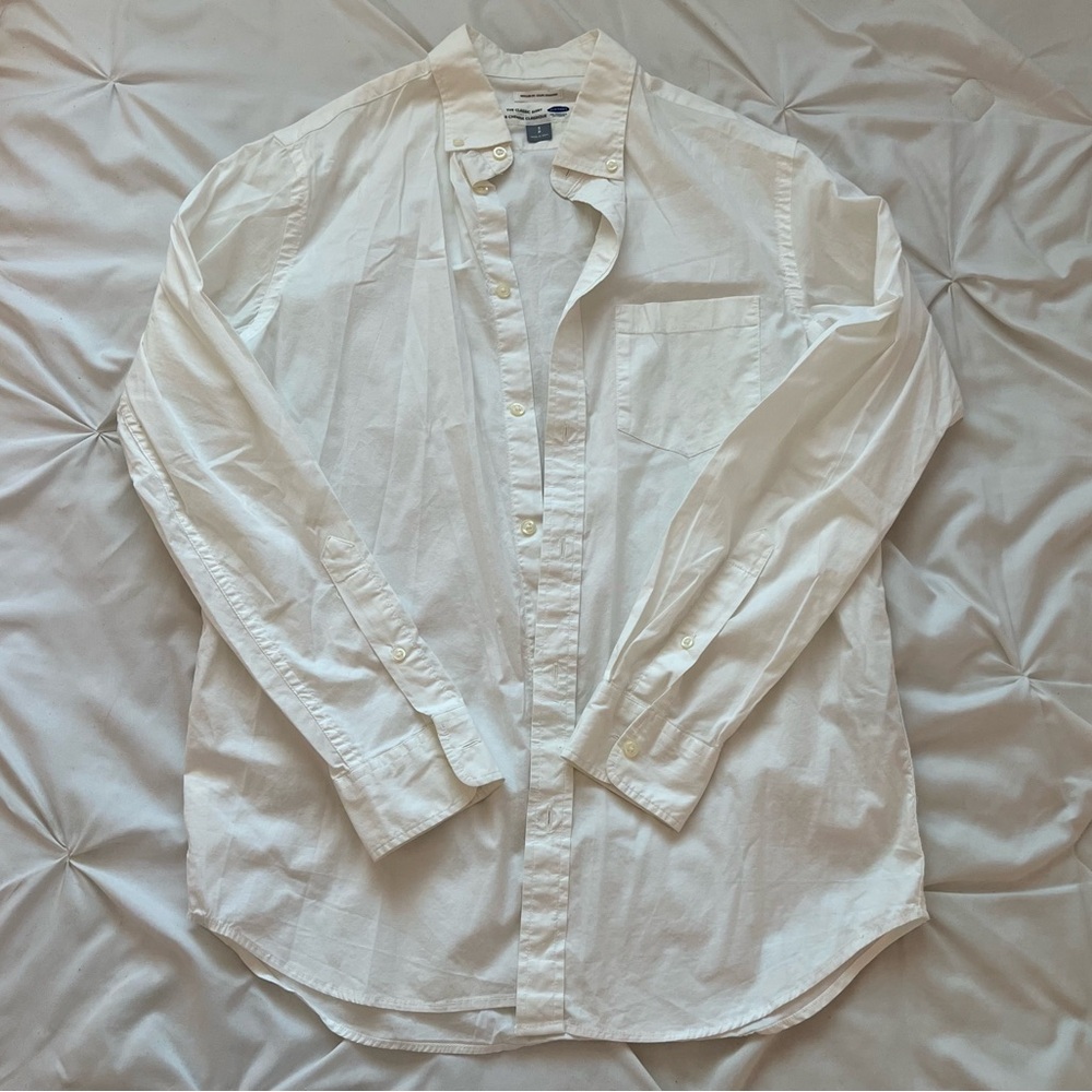 Men’s classic white button down dress shirt